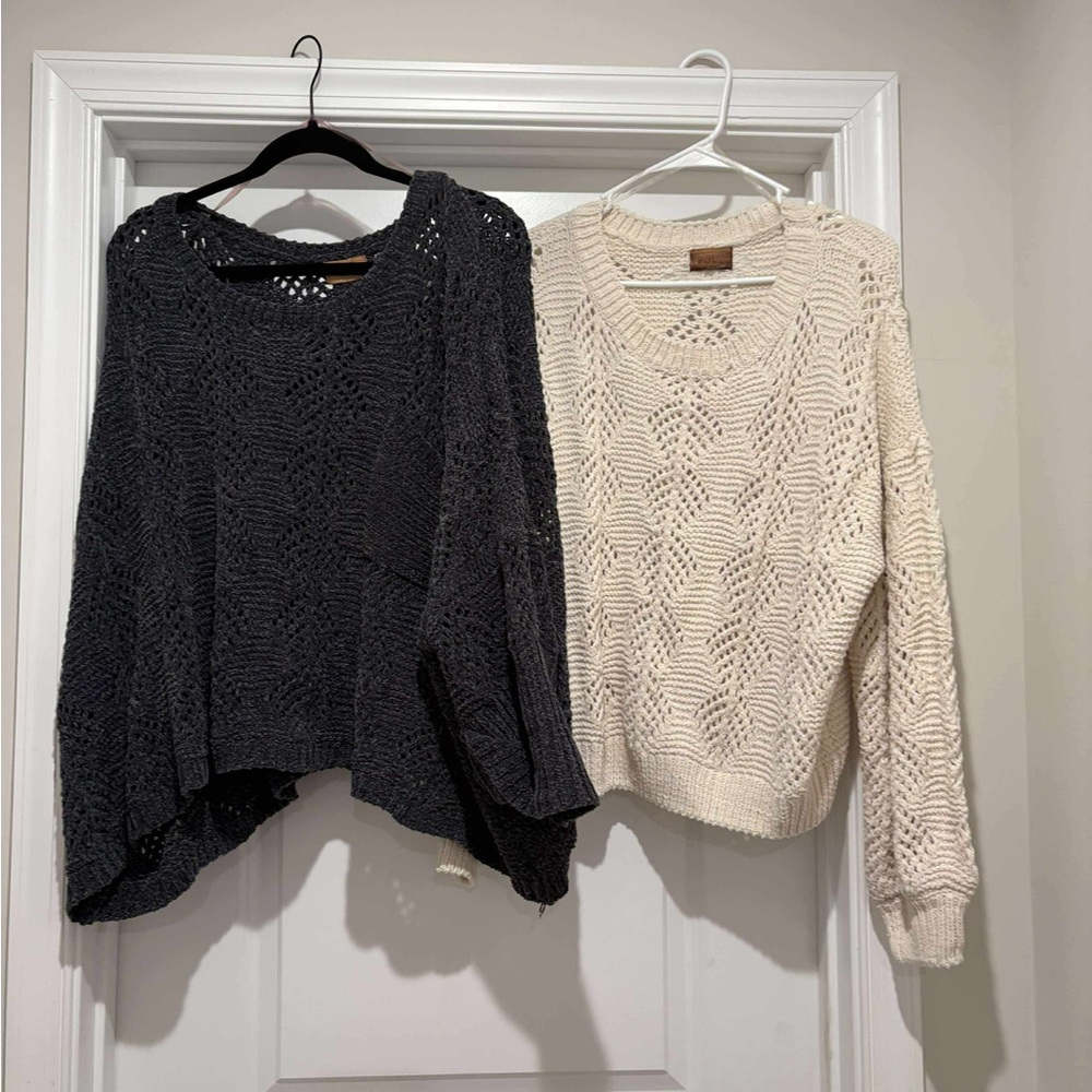 Elegant Dark Grey and Cream Knit Sweater Set- NEW!! POL!!